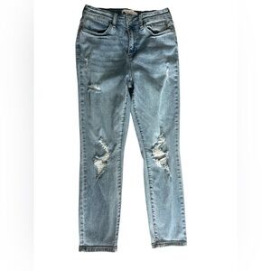 Judy Blue Light Wash Relaxed Fit Distressed Jeans Size 27